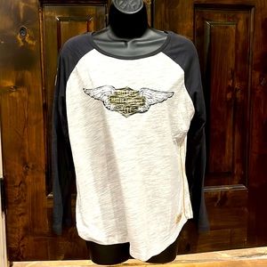 Ladies Harley Davidson long sleeved T-shirt. Size L